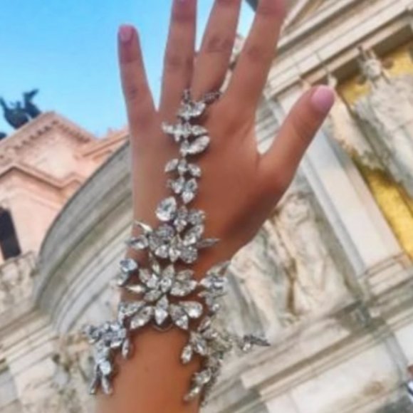 Crystal Hand Chain – Black Chain Finger Loop - Picture 2 of 3